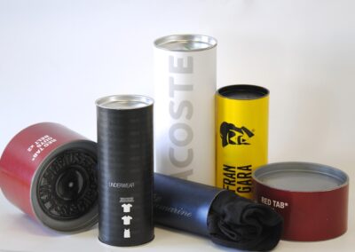 Boîtes cylindriques pour accessoires de vêtements